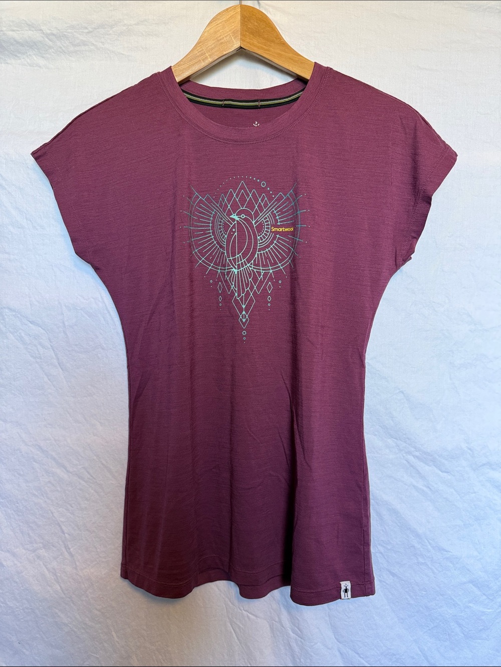 Smartwool plum short sleeve tee with geometric bird graphic